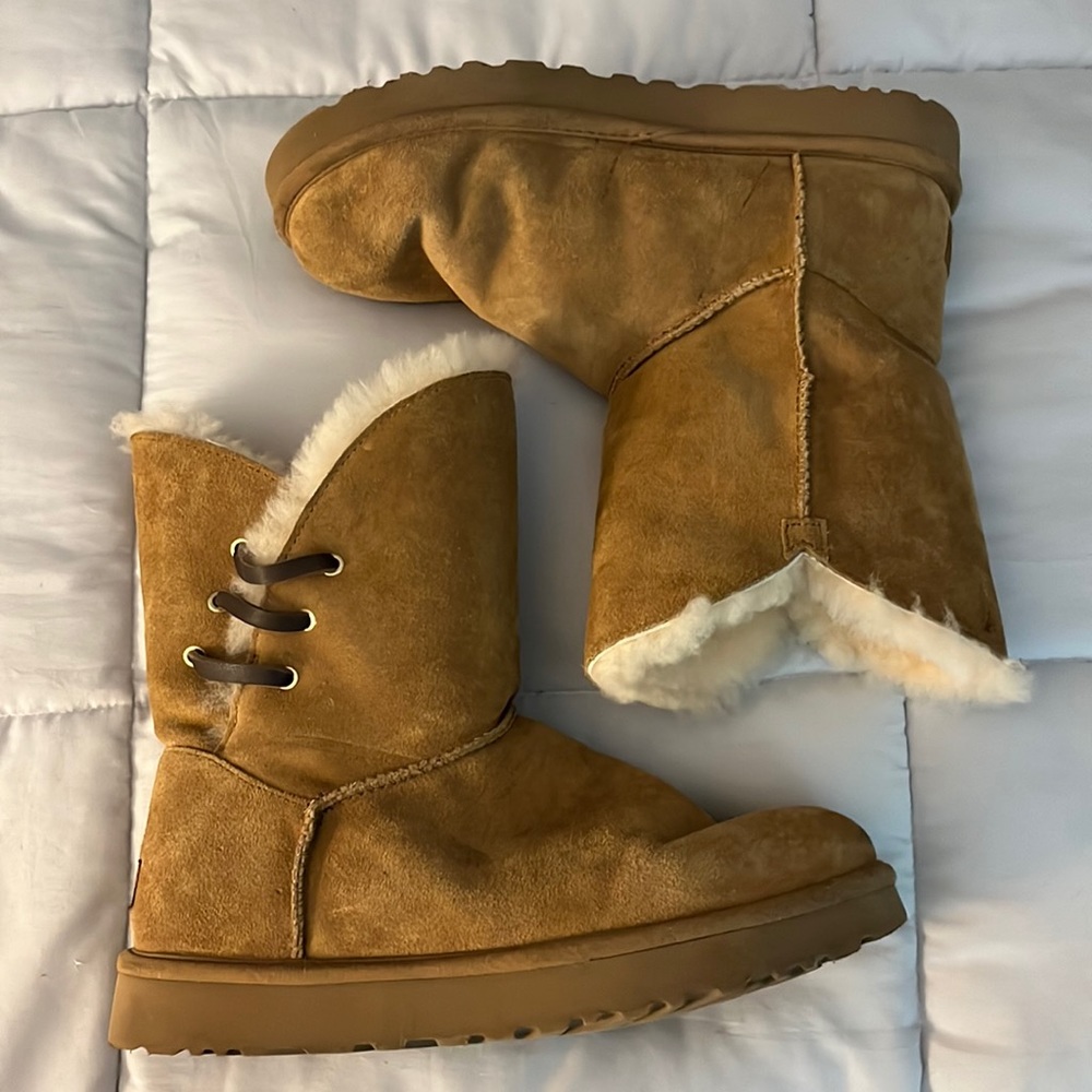Never worn Ugg mid boots